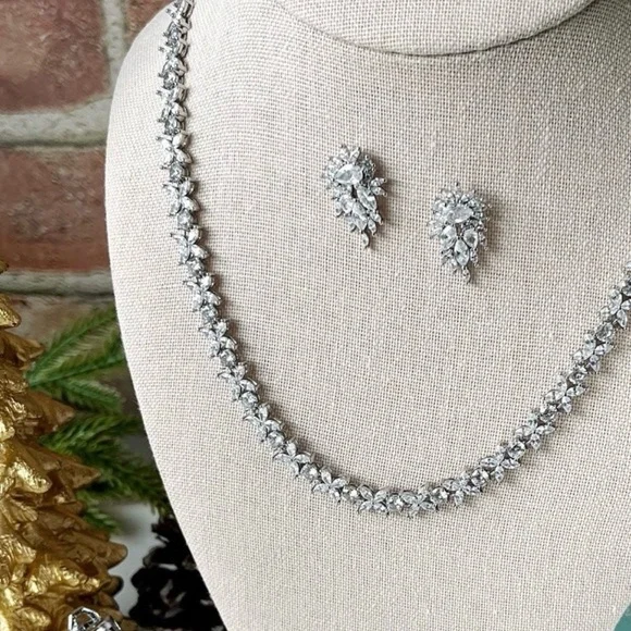 Park Lane “Noelle” Necklace! BNIB!! Beautiful!! Limited Edition!! - Picture 4 of 15